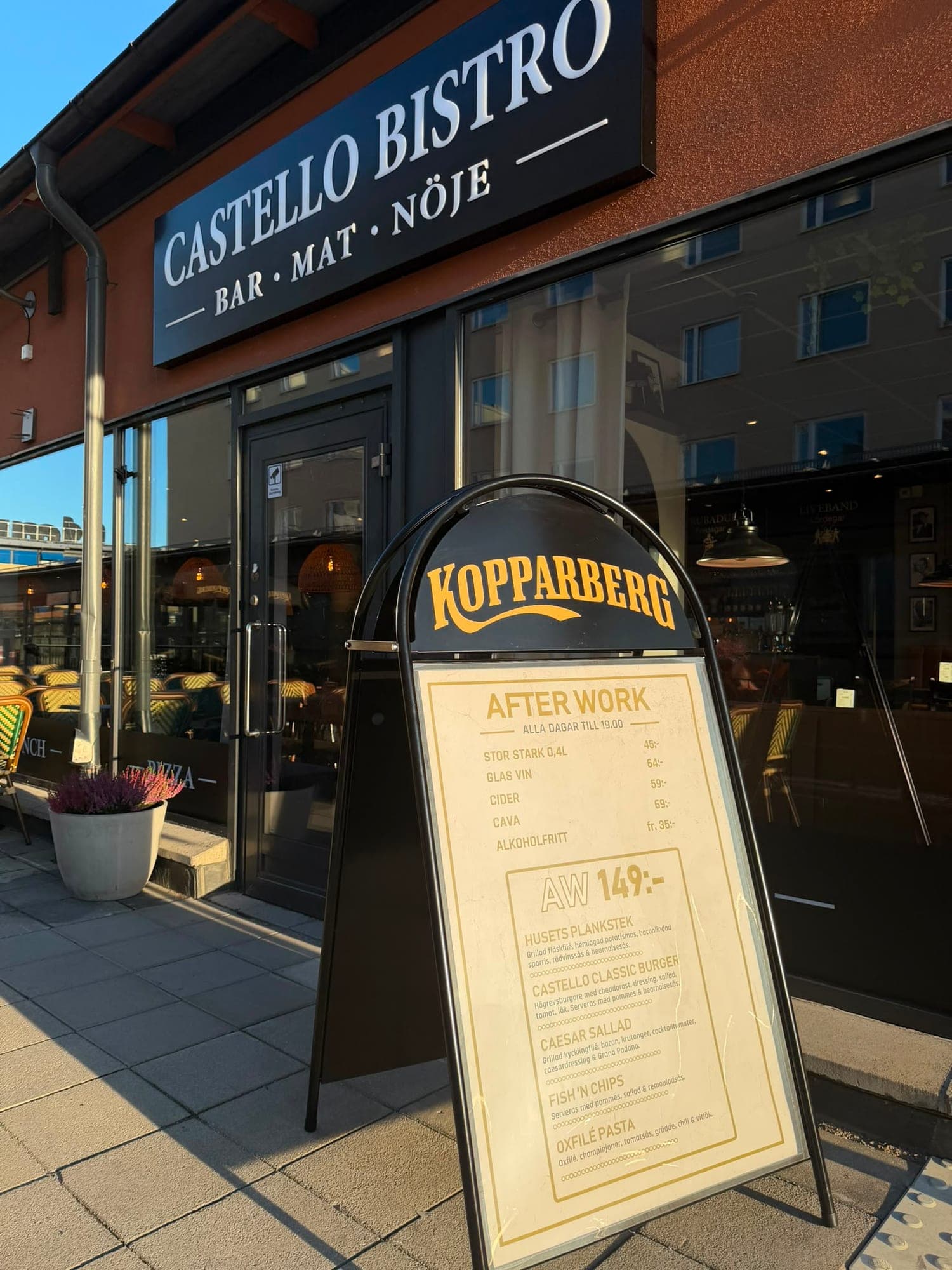 Entrén till Castello Bistro med kvällens after work-tavla